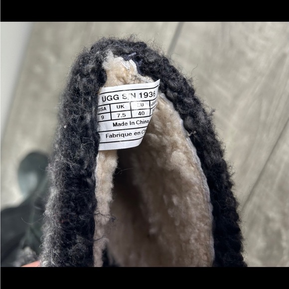 UGG 1936 Skylair Black Leather Wedge Heel Sheepskin Lined Womens Boots Size 9 - Picture 9 of 9